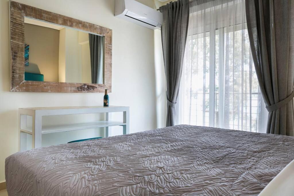 Eucalyptus Suite Sea View Karavómilosz Kültér fotó