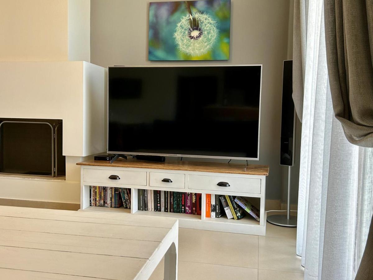 Eucalyptus Suite Sea View Karavómilosz Kültér fotó